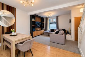 Lounge/Diner- click for photo gallery